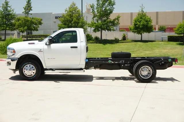 2024 RAM Ram 3500 Chassis Cab RAM 3500 SLT CHASSIS REGULAR CAB 4X4 84 CA