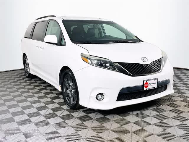2017 Toyota Sienna SE Premium 8 Passenger