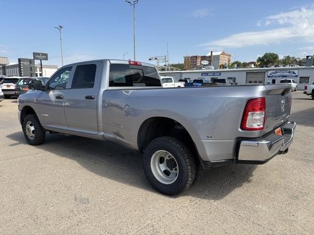 2022 RAM 3500 Tradesman Crew Cab 4x4 8 Box 2022 RAM 3500 Tradesman Crew Cab 4x4 8 Box