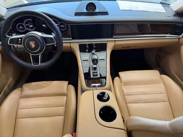 2018 Porsche Panamera 4