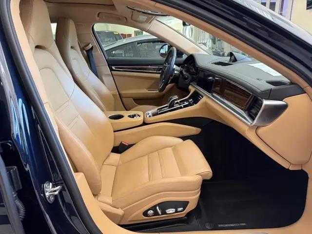 2018 Porsche Panamera 4