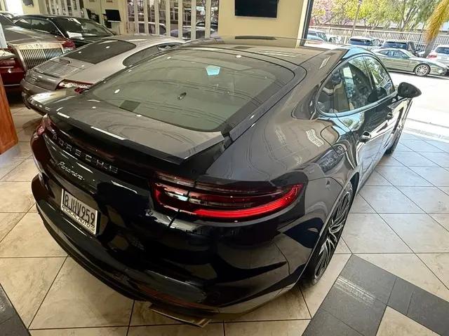 2018 Porsche Panamera 4