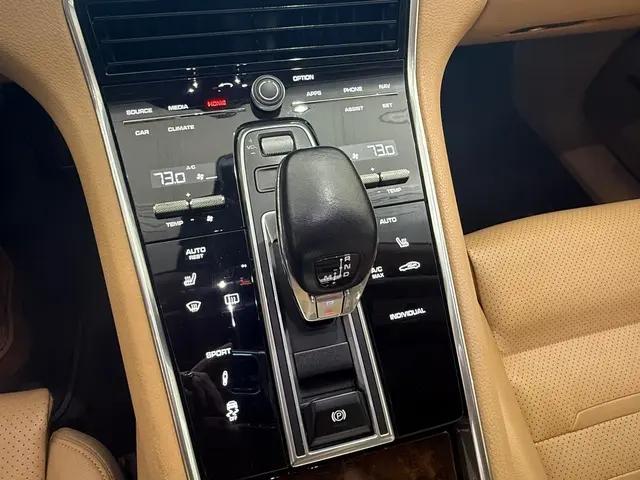 2018 Porsche Panamera 4