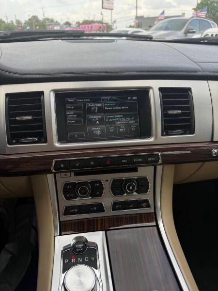 2013 Jaguar XF V6 SC