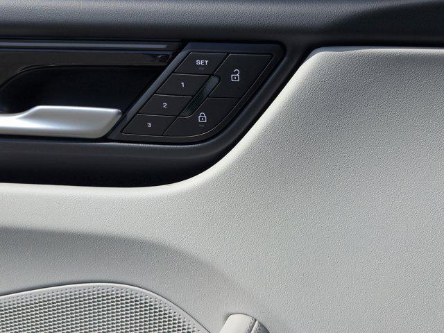 2025 Porsche Macan Electric 4
