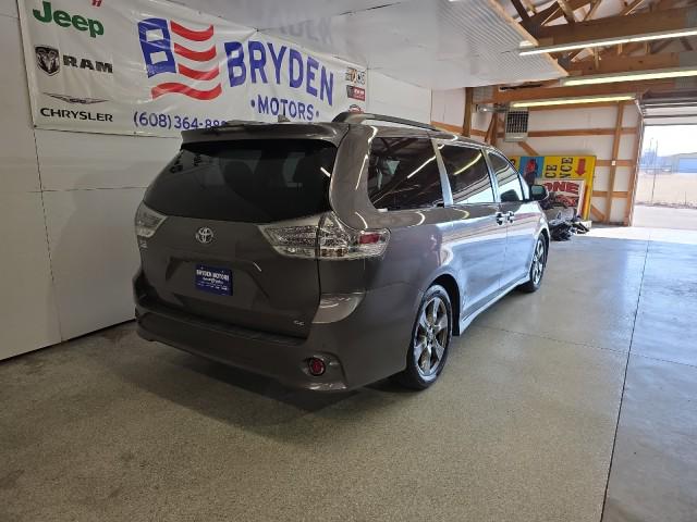 2019 Toyota Sienna SE Premium 8 Passenger