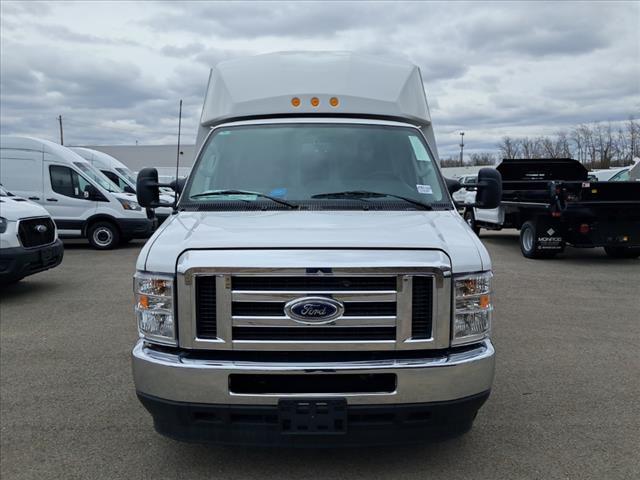 2025 Ford E-350 Cutaway Base