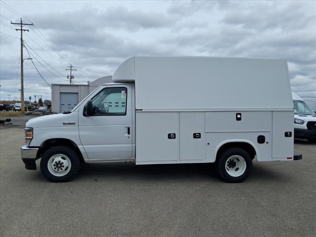 2025 Ford E-350 Cutaway Base