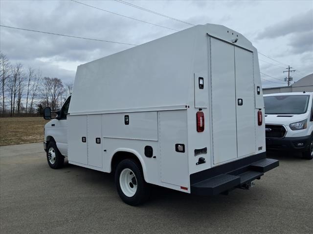 2025 Ford E-350 Cutaway Base