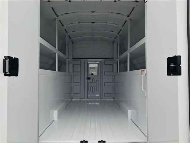 2025 Ford E-350 Cutaway Base