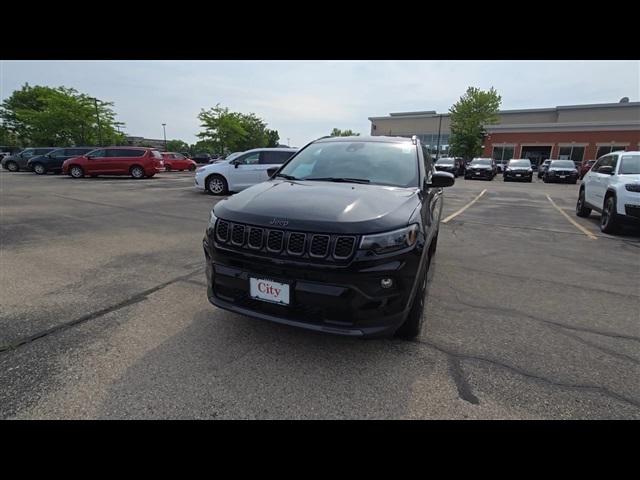2025 Jeep Compass COMPASS LATITUDE 4X4