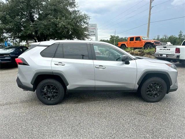 2022 Toyota RAV4 LE 2022 Toyota RAV4 LE