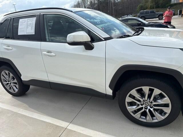2022 Toyota RAV4 XLE Premium
