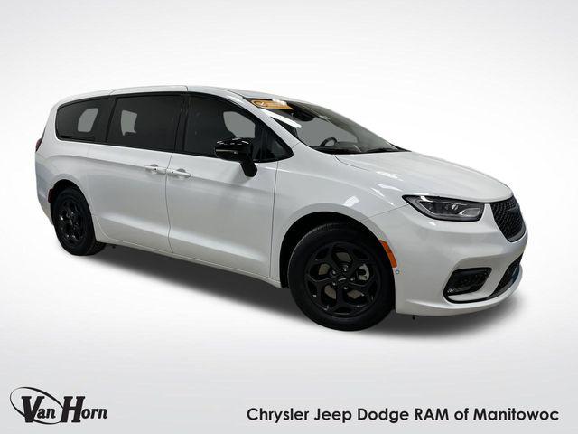 2024 Chrysler Pacifica Hybrid S Appearance Pkg