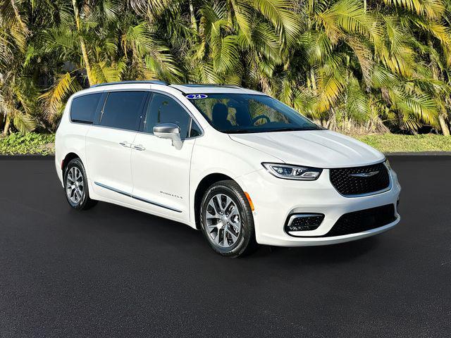 2024 Chrysler Pacifica Hybrid Pinnacle