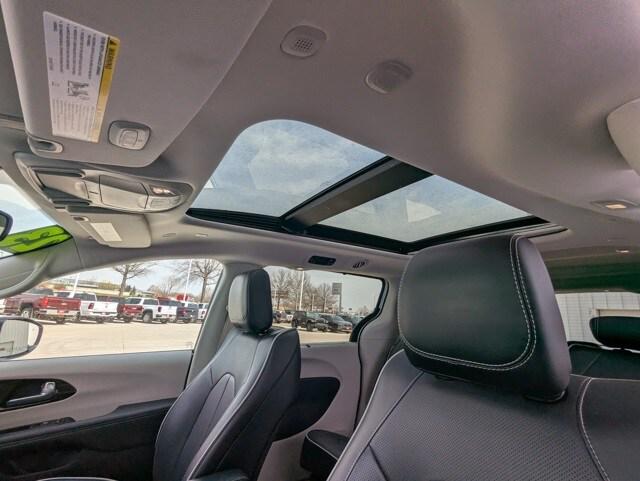 2023 Chrysler Pacifica Limited AWD