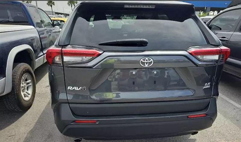 2019 Toyota RAV4 LE
