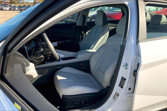 New 2025 Hyundai Elantra For Sale in Olive Branch, MS