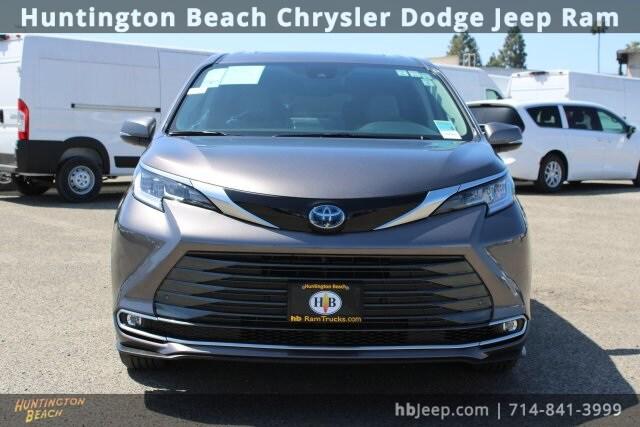 2023 Toyota Sienna Limited