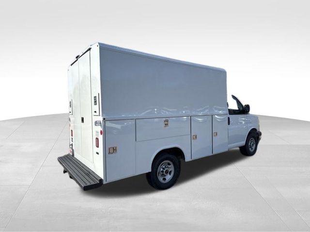2025 GMC Savana Cutaway Work Van