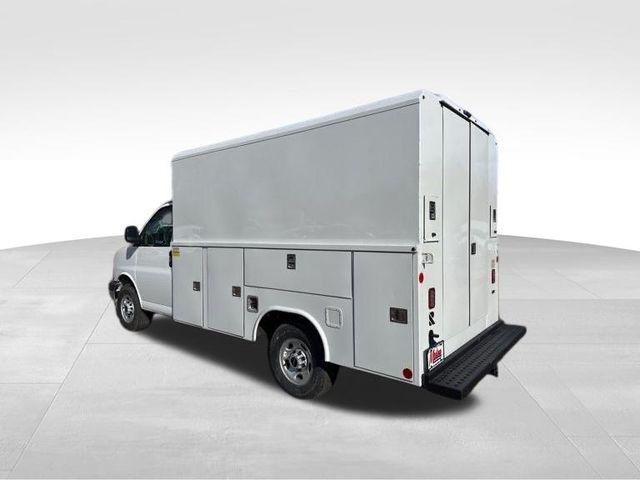 2025 GMC Savana Cutaway Work Van