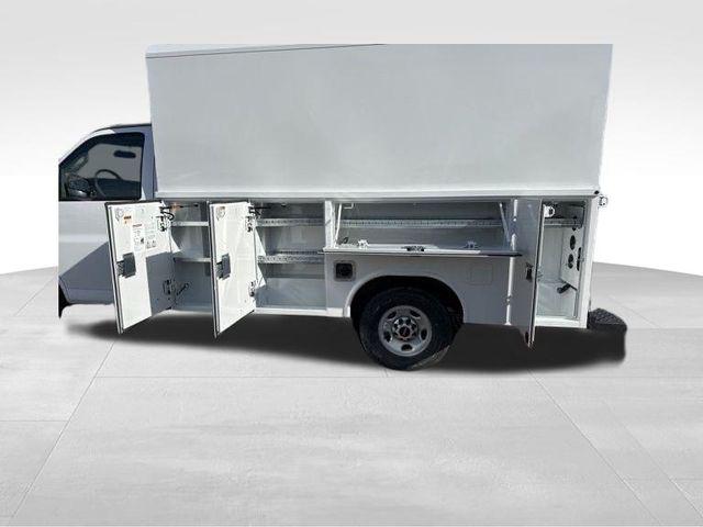 2025 GMC Savana Cutaway Work Van