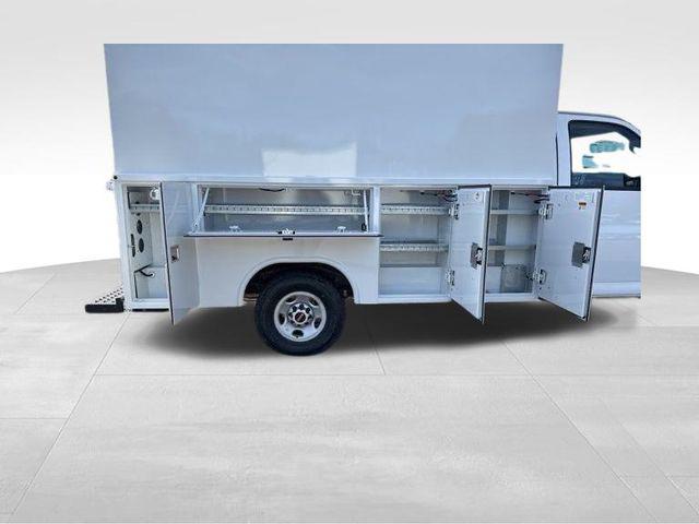 2025 GMC Savana Cutaway Work Van