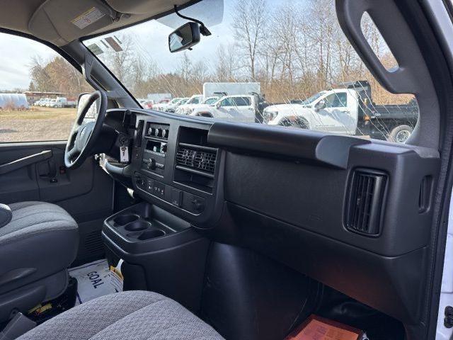 2025 GMC Savana Cutaway Work Van