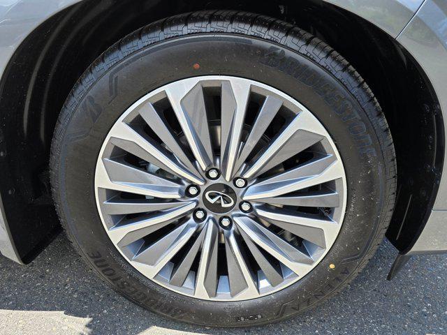 2025 INFINITI QX80 SENSORY AWD