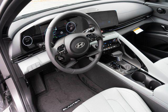 2025 Hyundai Elantra Hybrid Limited