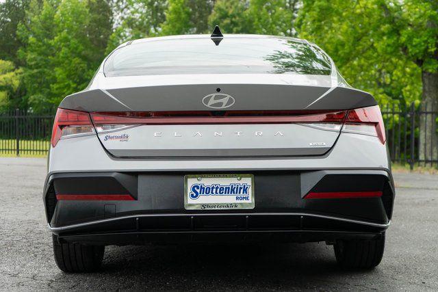 2025 Hyundai Elantra Hybrid Limited