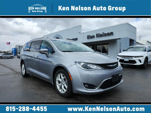 2017 Chrysler Pacifica Touring-L Plus