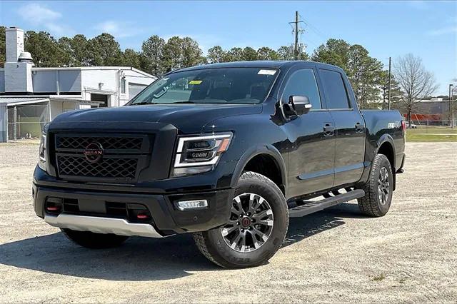 2024 Nissan TITAN Crew Cab PRO-4X 4x4