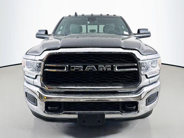2022 RAM 3500 Tradesman Crew Cab 4x4 8 Box