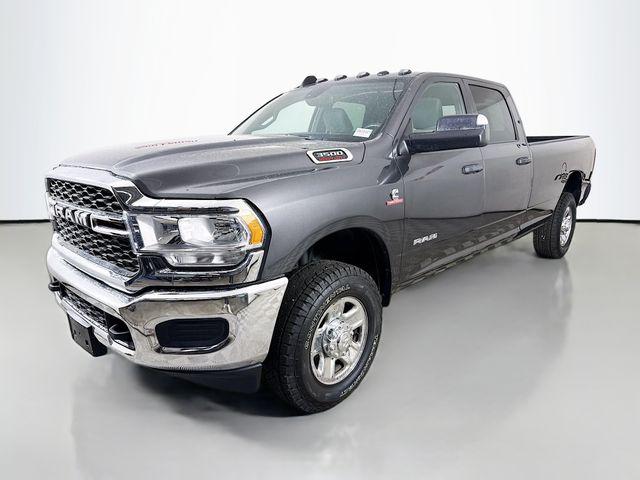 2022 RAM 3500 Tradesman Crew Cab 4x4 8 Box