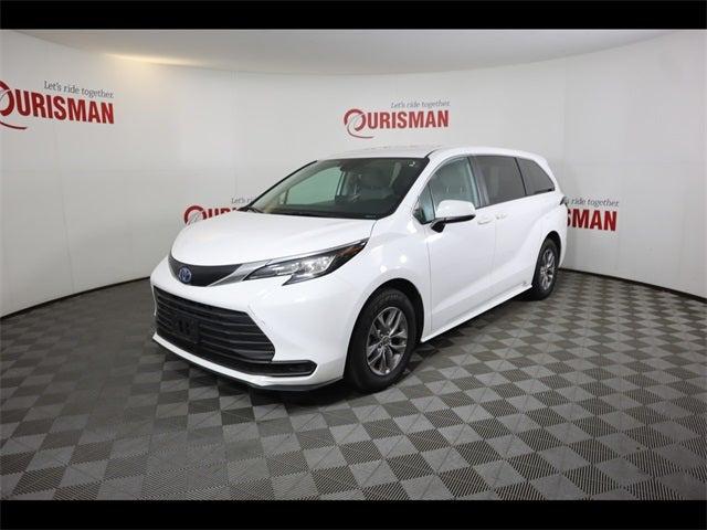 2022 Toyota Sienna LE