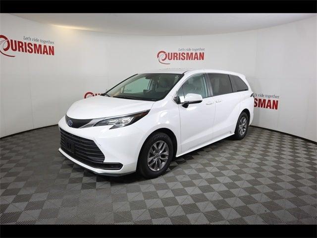 2022 Toyota Sienna LE