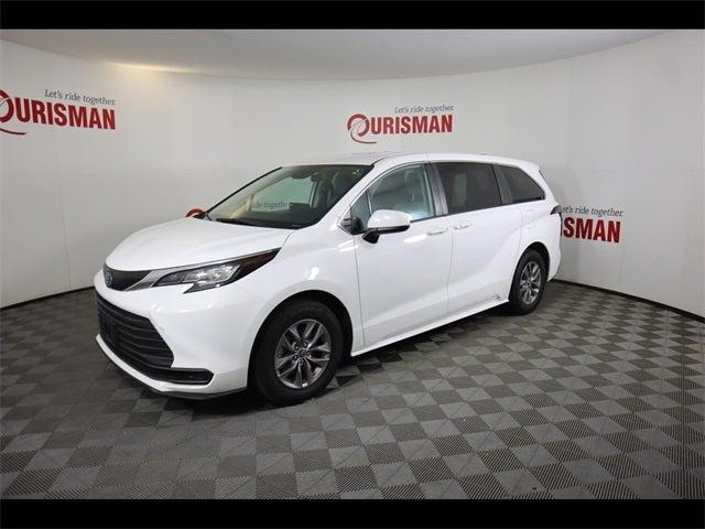 2022 Toyota Sienna LE