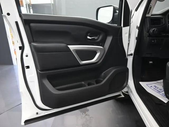 2024 Nissan Titan Crew Cab SV 4x4