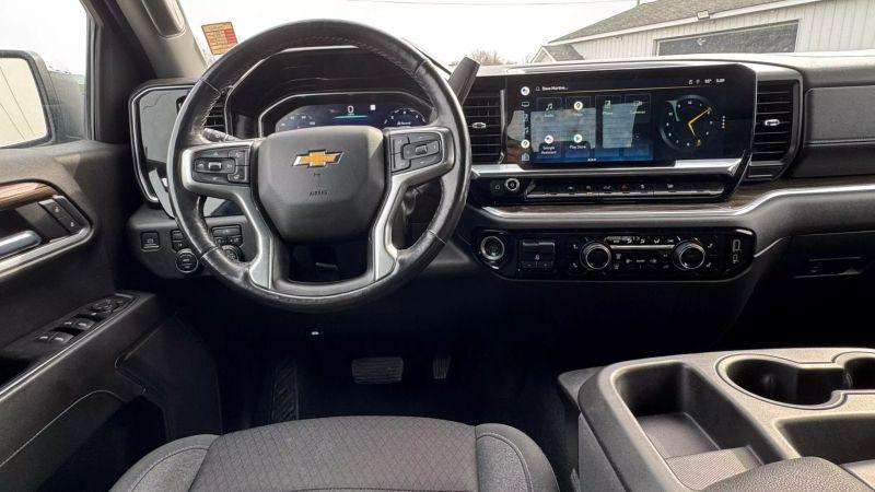 2022 Chevrolet Silverado 1500 4WD Crew Cab Standard Bed LT