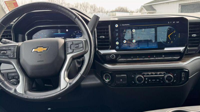 2022 Chevrolet Silverado 1500 4WD Crew Cab Standard Bed LT