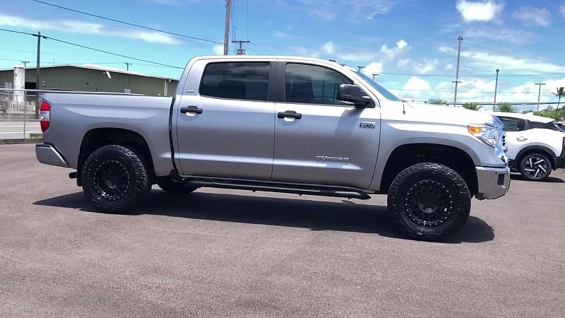 2017 Toyota Tundra SR5 5.7L V8