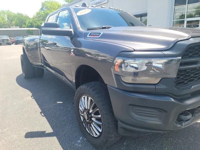 2022 RAM 3500 Tradesman Crew Cab 4x4 8 Box