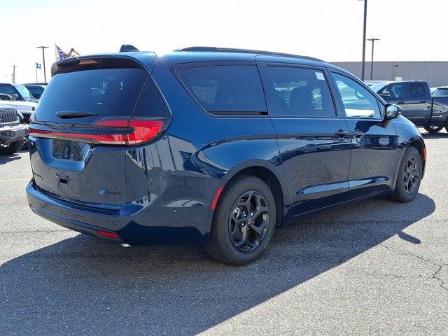 2025 Chrysler Pacifica Hybrid PACIFICA PLUG-IN HYBRID S APPEARANCE
