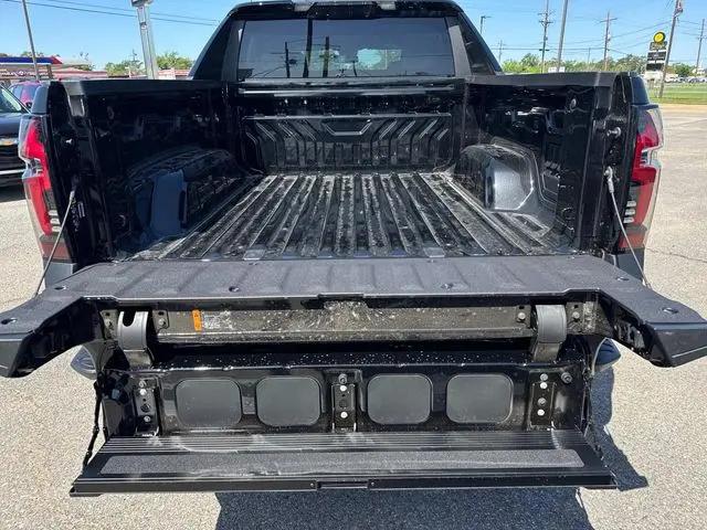 2025 Chevrolet Silverado EV LT