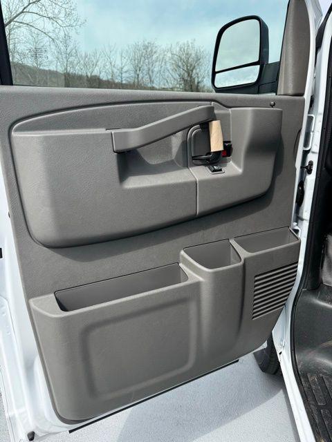 2025 Chevrolet Express Cargo Van RWD 2500 Regular Wheelbase WT