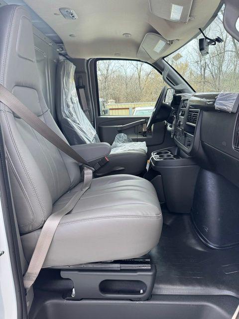 2025 Chevrolet Express Cargo Van RWD 2500 Regular Wheelbase WT