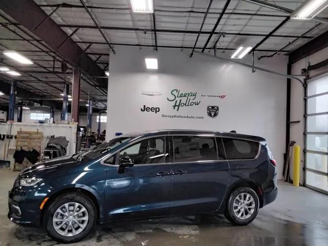 2025 Chrysler Pacifica PACIFICA SELECT AWD