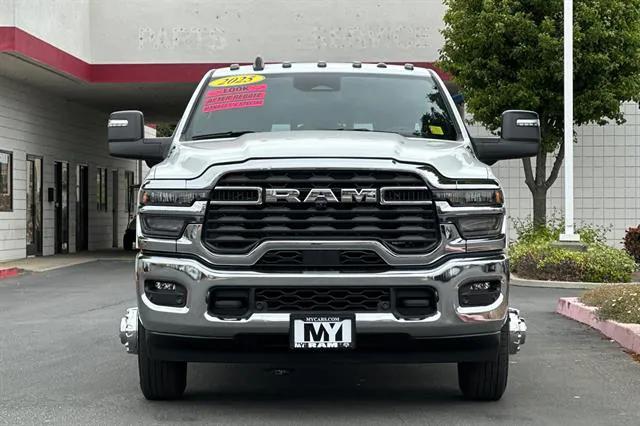 2025 RAM Ram 3500 RAM 3500 TRADESMAN CREW CAB 4X4 8 BOX