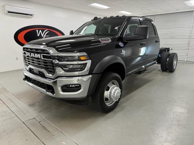 2025 RAM Ram 5500 Chassis Cab RAM 5500 TRADESMAN CHASSIS CREW CAB 4X4 60 CA